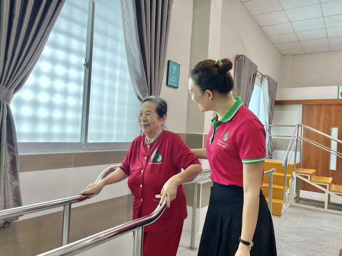 Dịch vụ chăm sóc dài hạn cung cấp sự chăm sóc 24/7 cho người cao tuổi