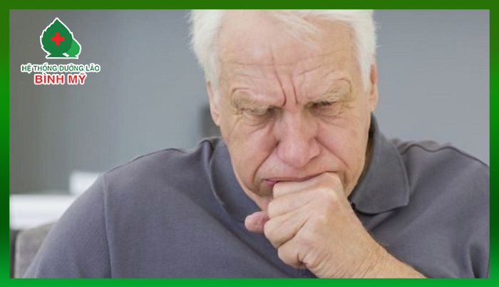 Người già là đối tượng đẽ mắc chứng hụt hơi khó thở