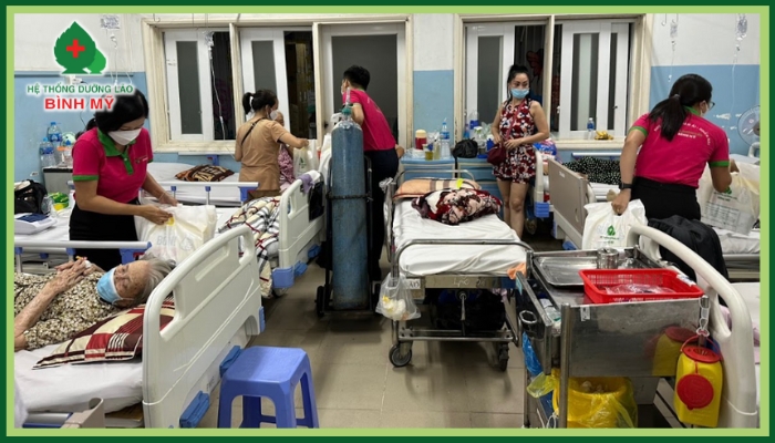 Tặng quà và chúc sức khỏe NCT tại Khoa Lão bệnh viện nhân dân gia định