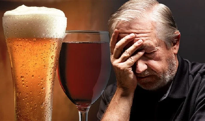Thói quen sinh hoạt, ăn uống ảnh hưởng đến tình trạng tiểu đêm ở người cao tuổi.