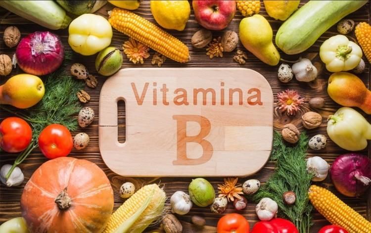 Vitamin B có nhiều trong các thực phẩm: hạt, lúa mạch, thịt, cá, rau xanh và sữa,...