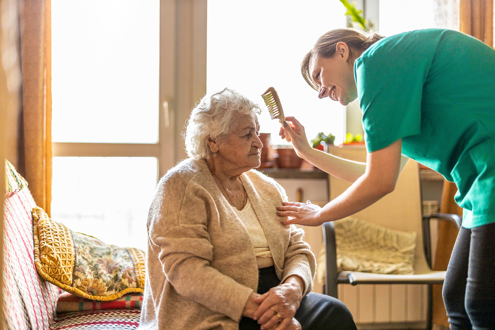 Hỗ trợ và chăm sóc sức khỏe toàn diện cho người cao tuổi tùy thuộc vào nhu cầu và sức khỏe