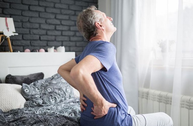 Ngủ dậy bị đau thắt lưng là điều không mong muốn nhưng lại khá phổ biến trong cuộc sống hàng ngày của nhiều người
