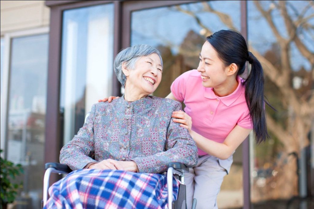 Trong bối cảnh dân số già hóa, nhu cầu chăm sóc người cao tuổi trở nên cấp thiết