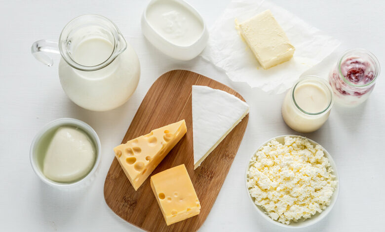 Người già thường gặp tình trạng đầy hơi, đau bụng, và tiêu chảy sau khi tiêu thụ các sản phẩm từ sữa.