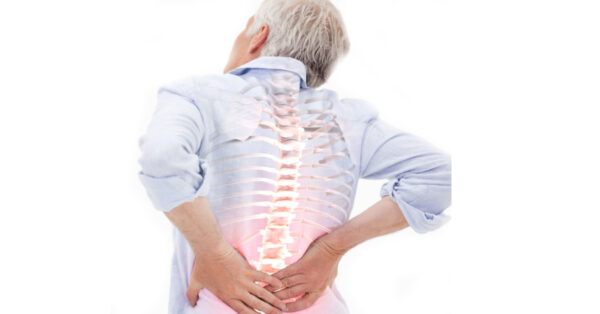Thoái hóa cột sống là một trong những nguyên nhân chính gây ra đau lưng ở người già
