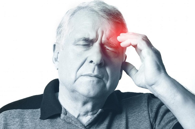 Nhiều người già bị đau đầu mà không rõ nguyên nhân là gì