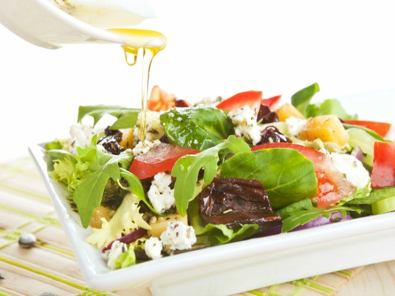 Salad giúp thanh lọc cơ thể, bổ sung chất xơ và khoáng chất cần thiết.