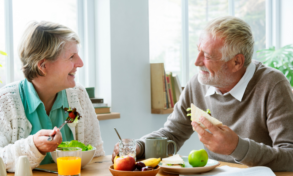 Người lớn tuổi không chỉ cần ngủ đủ mà còn cần ăn đúng, đặc biệt là vào buổi sáng