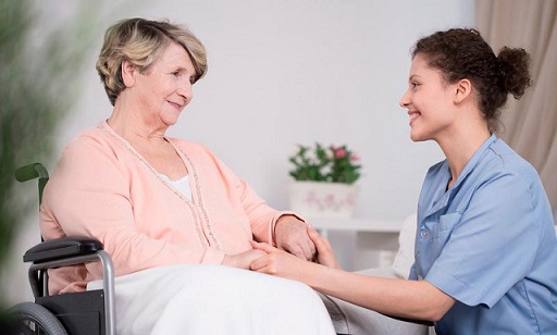 Giải pháp y tế chăm sóc người cao tuổi bị liệt tại nhà