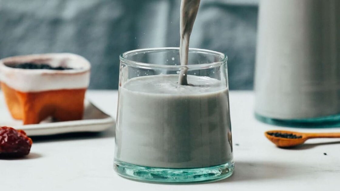 Sữa mè đen chứa nhiều canxi, sắt