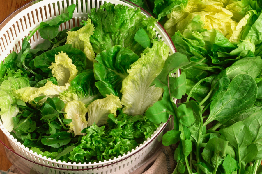 Rau sống, rau tái dễ gây rối loạn tiêu hóa và nhiễm khuẩn