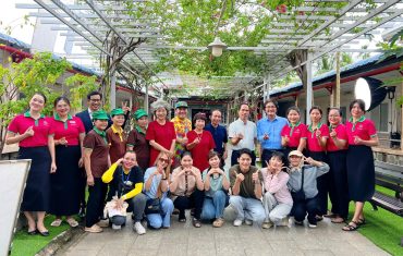 Đoàn làm phim tại Dưỡng lão Bình Mỹ