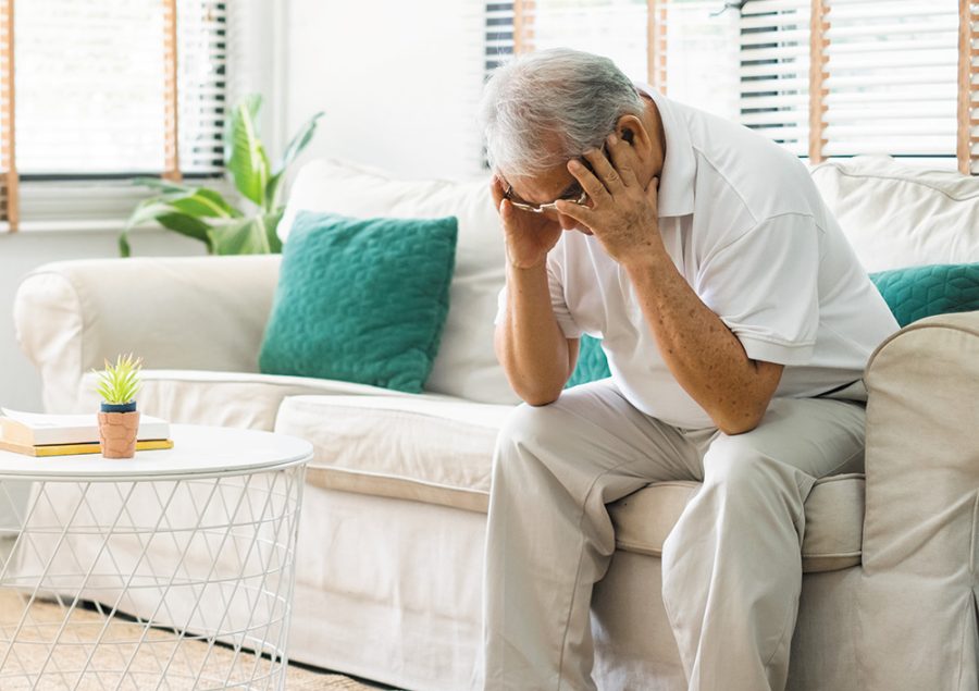 Cách khắc phục tình trạng chóng mặt khi đứng dậy ở người cao tuổi 