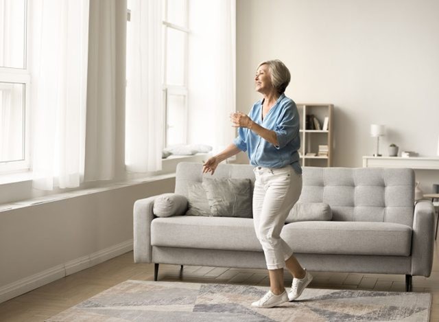 Đi bộ nhẹ sau bữa ăn từ 10-15 phút