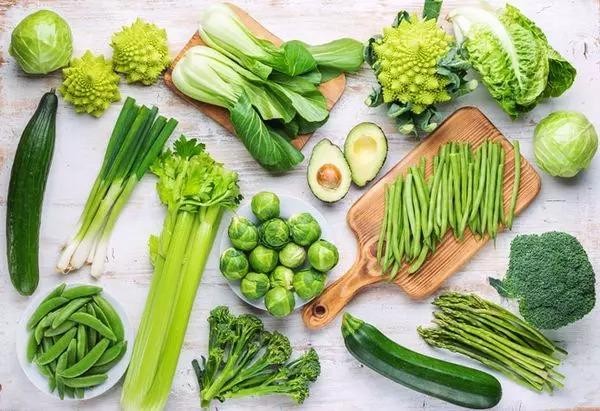 Rau xanh là nguồn canxi lành mạnh và dễ hấp thu