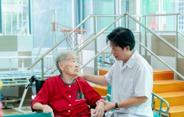 Đội ngũ y bác sĩ chăm sóc Dưỡng lão Bình Mỹ