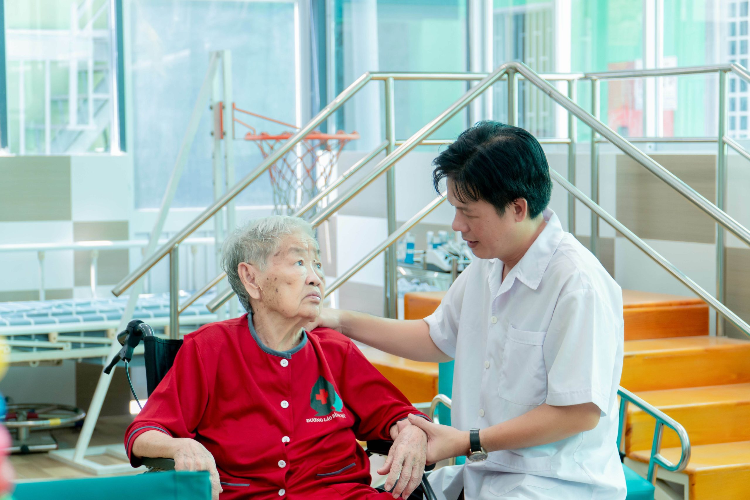 Đội ngũ y bác sĩ chăm sóc Dưỡng lão Bình Mỹ