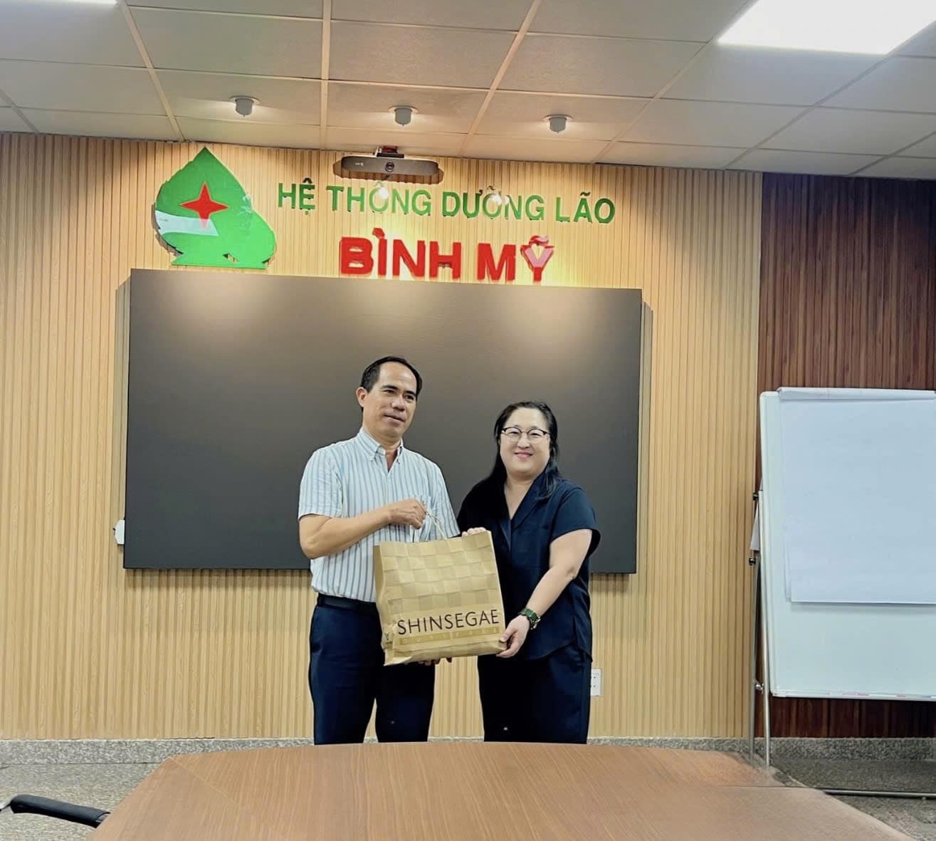 hợp tác Hàn việt chăm sóc người cao tuổi